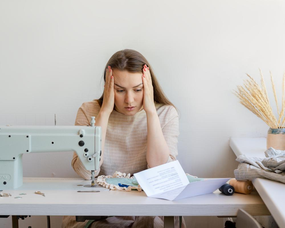 Drobní podnikatelé mají ze strany státu nulovou podporu. Zároveň však možnost založit si e-shop je otevřená téměř každému, a nevyžaduje v začátku výrazné náklady. Pokud rešerše u konkurence přesvědčila, že by mohl být úspěch, není důvod to nezkusit.